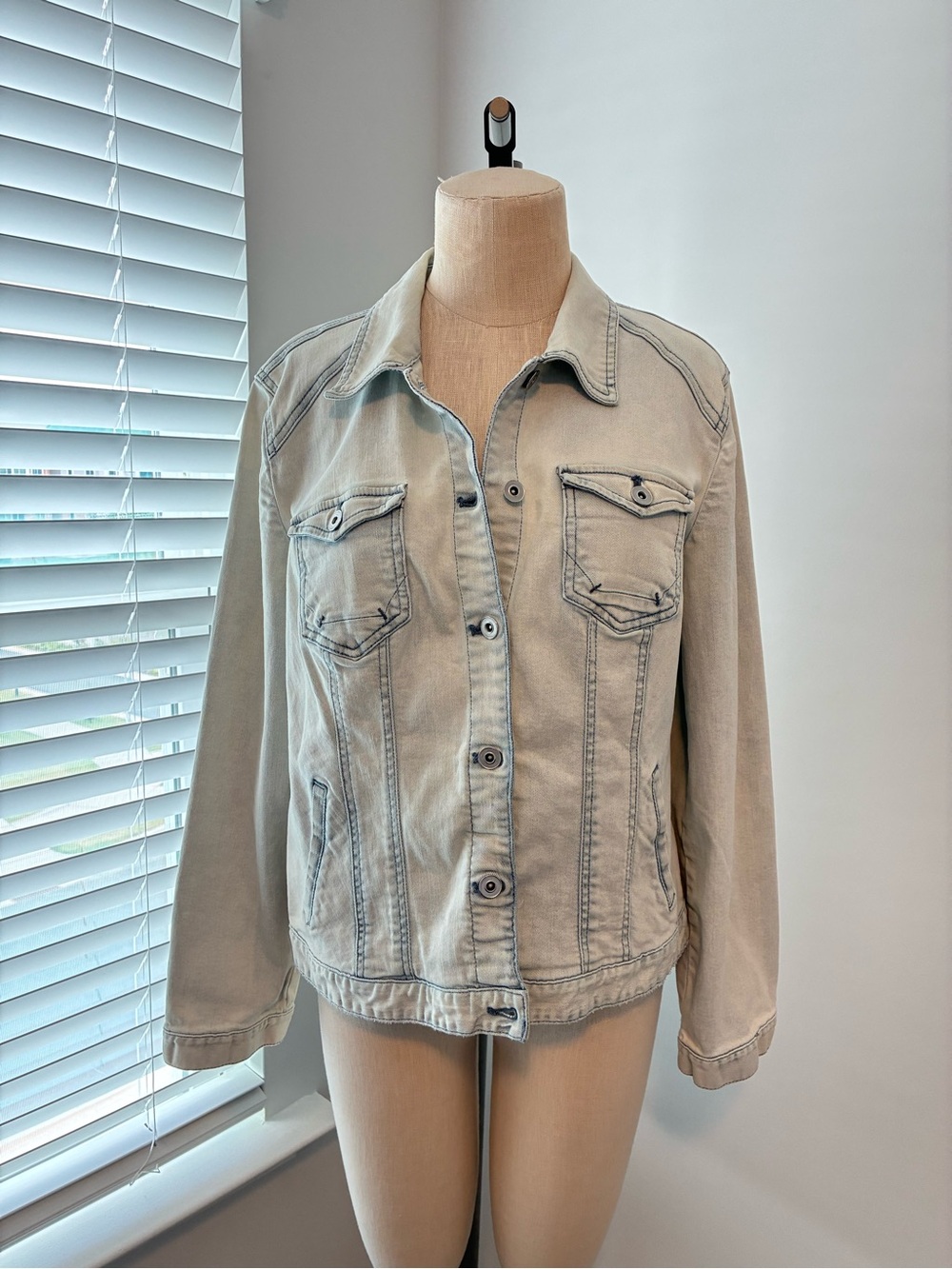 Chico's Women's Light Washed Long Sleeve Denim Jacket